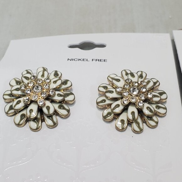 Target 2 pairs for $18 3D Flower pierced Earrings - Gold/White 1 inch diameter - Picture 5 of 7